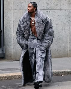 Alton Mason, Mens Fur Coat, Fur Coat Outfit, High Fashion Men, Guy Fits, Male Outfits, Mens Fur, Fashion Men Streetwear, Men Street Fashion