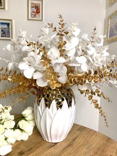 White and Gold Artificial Flower Arrangement Artificial Flora High Class Touch - Home Decor White Vases Decor Ideas, White Vase Decor, Gold Eucalyptus, Vase Deco, Eucalyptus Bouquet, Elegant Living Room Decor, Flower Vase Arrangements, Flower Arrangements Simple, Vase Arrangements