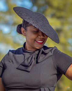 This is a large black vintage inspired saucer disc wide brim tilted hat to the side fascinator hat desired to wear to Kentucky derby, wedding, mother of the bride hat, COGIC Women convention church hat, First Lady Preacher or Pastor hat, high tea Party, hat luncheon, Belmont stakes, Kentucky oaks l, funeral or any other special occasion.  Easy to wear Headband Lightweight Design to be worn to the side titled to give that classy look. Can be customized to different color. Love what you see would like a different color? Please feel free to send a message we'd love to create a hat for you. Looking for a certain style but cant seem to find it, why don't we do a custom order for you and consultation is complimentary. Kate Middleton Hats, Stylish Womens Hats, Mother Of The Bride Hats, Church Lady Hats, Green Fascinator, Hat Tea Party, Occasion Hats, High Tea Party, Bridal Fascinator