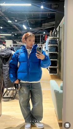 @lylinaaaa Blue Streetwear Outfit, Modest School Outfits, Blue Joggers Outfit, Blue Hoodie Outfit, Chucks Outfit, Winter Street Wear, Fall Street Wear, Modest Fall Outfits, Cancun Outfits