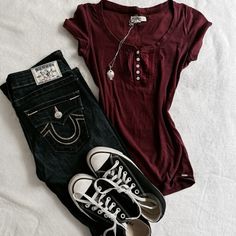 Grey Henley Women Outfit, Tvd Inspired Outfits Elena Gilbert, Elena Gilbert Wardrobe, Alana Gilbert Outfit, Elena Gilbert Outfit Ideas, Tvd Outfits Elena Gilbert, Elena Gilbert Pjs, Elena Gilbert Shirt, How To Style Red Flats