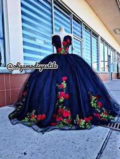 Vestido Charro, Royal Blue Quince, Xv Dresses, Mexican Quinceanera Dresses, Quinceanera Themes Dresses, Blue Quince, Pretty Quinceanera Dresses, Harry Potter Wedding, Fiesta Theme