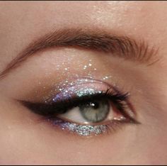 Iridescent Eye Makeup, Yennefer Of Vengerberg, Glitter Eye Makeup, Eye Makeup Pictures, Ethereal Makeup, Eye Makeup Designs, Spring Rain