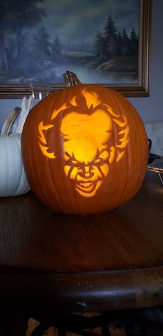 Pennywise Pumpkin Outer Banks Pumpkin Carving, Carving Pumpkins Scary, Pumkin Carving Pennywise, Pumpkin Carving Ideas Creepy, Pumpkin Carving Pennywise, Pumpkin Carving Ideas Pennywise, Horror Characters Pumpkin Carving, Pumpkin Carving Horror