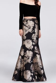 The Crop Top Trend For The New Season, This Long-Sleeve, Velvet Version Sits Pretty Atop A Floral Brocade Mermaid Skirt. Crop Top Lehenga, Red Bridal Dress, Xscape Dresses, Stylish Crop Top, Prom Dresses Gowns, Velvet Crop Top, Brocade Dresses, Trendy Skirts