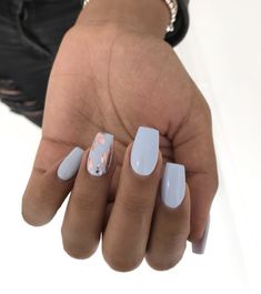 Classy Manicure Ideas, Classy Manicure, Occasion Nails, White Nails With Gold, Unghie Nail Art, Halloween Acrylic Nails, Pedicure Manicure, Simple Acrylic Nails, Design Nails