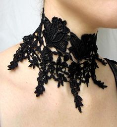 ‧:✿:‧•ᗰᎥᗪƝᎥᎶᎻᎢ•ԼƛᏣЄ•‧:✿:‧ Kalung Choker, Jewel Choker, Gothic Fashion Victorian, Rose Choker, Jeweled Collar, Gothic Chic, Black Lace Choker