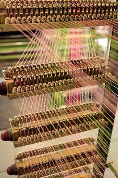 an old weaving machine is spinning yarn on it's warpning needles in this photo