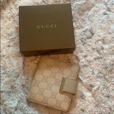 Signature Gucci Women’s Wallet With Button And Coin Pouch In Back. The Gucci Box Will Be Yours Too. I Believe The Color Is Either ‘Stone’ Or “Off White”. It’s A Gorgeous Feminine Shade And The Wallet Is Gently Used But In Great Condition, You Can Get A Minimum Of Another Few Years From It If Used Gently And Carefully. This Wallet Is A Classic And Discontinued Item. Smashbox Eyeshadow Palette, Gg Marmont Mini Bag, Gucci Marmont Matelasse, Gucci Box, Gucci Women, Bag Pins, Black Patent Leather Pumps, Gucci Horsebit, Bags Vintage