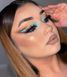 Coloured Makeup, Blue Eyeshadow Makeup, Makeup Content, Eye Makeup Inspiration, Brows And Lashes, Party Makeup Looks, Makeup Brows, Prom Eye Makeup, Ideas For Makeup