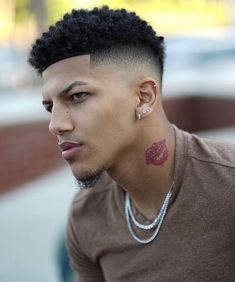 Blowout Fade, Blowout Haircut, Taper Fade Curly Hair, Popular Mens Haircuts, Afro Fade, Curly Hair Fade, Tapered Hair