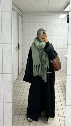 fall, autumn, winter, hijab, scarff, abaya Hijabi Vest Outfit, Hijabi Earmuffs, Uni Hijabi Outfits, Abaya Winter Outfit, Fall Trends 2024 Outfits Women, Hijabi Autumn Outfits, Modest Winter Outfits Muslim, Hijab Fashion Inspiration Winter