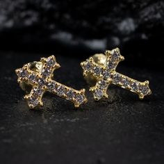 Men's Elegant Small Gold Sterling Silver Iced Cross Stud Screw Back Earrings Material: 14k Gold Plated 925 Sterling Silver Size: 10mm In Length Post: Screw On Back Unisex Fanticy Mens Dangle Earrings, Masculin Earrings, Ear Rings Gold For Man, Exotic Earrings For Men, Trendy Earrings For Men, Motorcycle Chain Bracelet, Shark Pendant, Cross Stud Earrings, Bones Bracelet