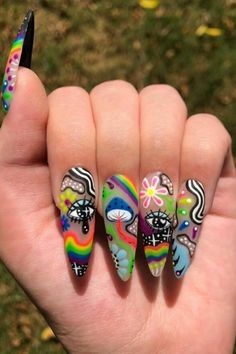 Ursula Goff is a hairdresser from in Kansas who makes amazing nature-inspired hairstyles. We’ve previously highlighted some of Ursula’s designs inspired by famous paintings, and now she’s back with a slew of new ones. Rave Nails, Hippie Nails, Bold Statements, Glow Nails, Glamorous Nails, Minimalist Designs