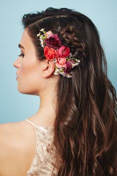 Bride Flower Hair Piece, Flower Pin Hairstyles, Long Hair Bridal Styles, Long Hair Bridal, Hair Pinned Back, Long Bridal Hair, Wedding Hair Side, Side Swept Hairstyles, Braid Inspiration