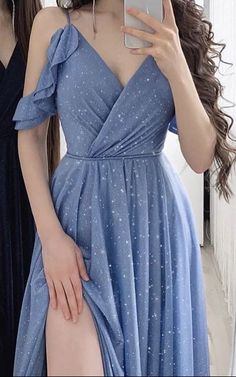 Prom Dress With Split, Baju Kahwin, Natural Make Up Looks, Blue Prom Dress, Dress With Split, Stunning Prom Dresses, Natural Make Up, Cute Prom Dresses