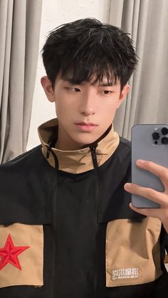 Short Male Asian Haircut, Asian Men Hairstyle 2 Block, Korean Haircut Men Straight Hair, Korean Guy Hairstyle Short, Asian Men Hair Dye Ideas, Haircuts For Korean Men, Haircuts For Asian Hair Men, Man Bangs Haircut, Korean Hairstyle Men Straight Hair