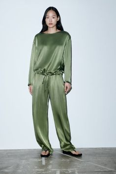 Color Palette Outfit, Green Satin Top, Zara Trousers, Satin Set, Zara Jumpsuit, Satin Trousers, Lace Jumpsuit, Satin Pants, Top Pants Set