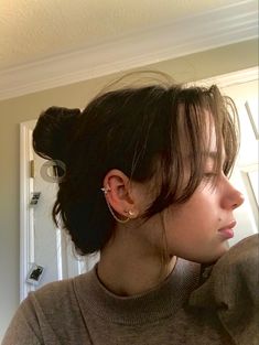 Curtain Bangs Behind Ear, Bun Hairstyles With Curtain Bangs, Long Side Curtain Bangs, Curtain Bangs Inspiration, Curtain Bangs Thick Hair, Exotic Hair Color, Fresh Haircut, Hair Inspiration Short, Hair Stylies