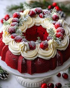 Red Velvet Wreath Cake, Red Velvet Christmas Desserts, Fancy Christmas Desserts Beautiful, Winter Cake Designs, Christmas Carrot Cake, Christmas Red Velvet Cake, Space Recipes, Christmas Wreath Cake