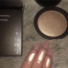 Maquillage Kylie Jenner, Becca Highlighter, Some Makeup, Powder Highlighter, Makeup Swatches, Makeup Obsession, Highlighter Makeup, Makeup Goals