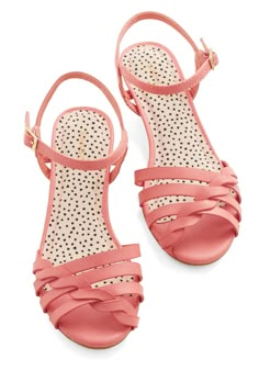 Vintage Heels, Shoes Flats Sandals, Pink Sandals, Pretty Shoes, Beautiful Shoes, Cute Shoes