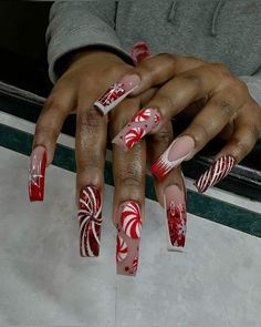 Dope Christmas Nails, Christmas Naildesign, Peppermint Nails, Holiday Nail Designs, Daily Nail, Dope Nail Designs, Bling Acrylic Nails, Gem Nails