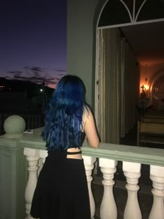 Blue Haired Girl Aesthetic, Blue Irl Pfp, Blue Hair Girl Aesthetic, Blue Hair Model, Inheritance Games Characters, Blue Hair Tumblr, Tumblr Autumn, Hair Stages, Blue Hair Aesthetic