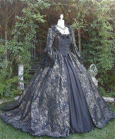 Costume reproduction magnificent ! Wedding Gothic, Fair Wedding, Garden Romantic, 18th Century Dress, Old Fashion Dresses, Fantasy Dresses, Old Dresses, Antique Dress, Fantasy Gowns