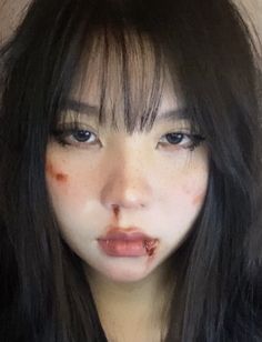 Fake Injury Face Makeup, Blood Make Up Look, Fake Nose Bleed Makeup, Injury Makeup Looks, Simple Blood Makeup, Zombie Cute Makeup, Blood Makeup Tutorial, Easy Blood Makeup, Smeared Lipstick Aesthetic