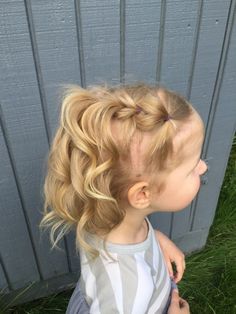 Toddler Hairstyles Girl Fine Hair, Chignon Simple, Easy Toddler Hairstyles, Easy Little Girl Hairstyles, Girl Hair Dos, Toddler Hairstyles, Toddler Hairstyles Girl