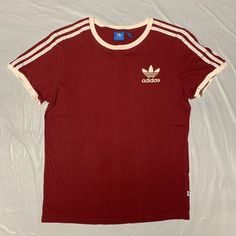 Adidas Classic 3 stripes Tshirt Womens XS Addidas Shirts Women Outfit, Adidas T Shirt Woman, Addidas Outfit Tshirt, Adidas T Shirt Outfit Woman, Adidas Shirt Women Outfit, Vintage Adidas Shirt, Old Adidas Clothes, Adidas Top Outfit, Adidas Tshirt Women Outfit