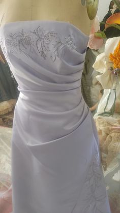 This is a lovely satin gown by roberta.  size 5. good condition.   beaded bodice and flowing down side of dress.   bust is 32 inches  waist is 25 inches and hips are 53 to 44 inches flares a bit.   underneath has a net fabric to help with giving gown body.  pretty gown.  no refunds Lavender Silk Dress, Tangled Prom, Purple Vintage Dress, 2000s Prom Dress, 2000s Prom, Vintage Purple Dress, Breathtaking Dresses, Light Purple Dress, Lavender Silk