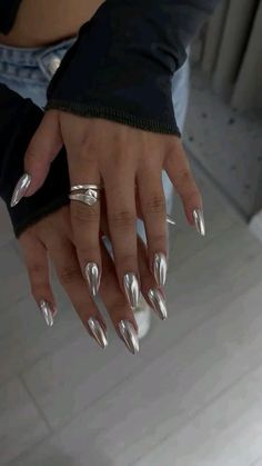 Chrome Nails Silver, Chrome Nail Colors, White Chrome Nails, Bridesmaids Nails, Pink Chrome Nails, Milky Nails, Chrome Nails Designs, Mirror Nails, Silver Nail