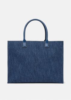 Crafted from denim canvas with leather top handles, this shopper bag is adorned with a Medusa plaque and raised logo lettering. The roomy interior has a large zipped pocket and protector strap, and the D-ring provides an optional attachment for a keyring or charm. Luxury Tote Bags, Suit Bag, Denim Tote Bags, Denim Tote, Handbag Shoes, Large Tote Bag, Shopper Bag, Leather Items, D Ring