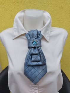 Necklace Gift Ideas, Scarf Pins, Necktie Crafts, Repurposed Necklace, Women Necktie, Collared Shirts, Gift Ideas Unique, Tie For Women, Ways To Wear A Scarf