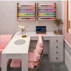 Unhas decoradas | Unhas bonitas | Negócio próprio Interior Design For Nail Salon, Beautiful Nail Salon Interior Design, Cute Nail Salon Ideas, Salon Nails Ideas Design, Nail Salon Suite Ideas, Nail Salon Ideas Small Spaces, Small Nail Room, She Shed Nail Salon