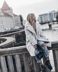 Warm Thick Luxury Fur Coat  #TeddyBearCoat #WinterCoats #WinterFashion 50 Degree Weather Outfit, Coco Bliss, Winter Fur Coats, Fall Fashion Outfits, Inspiration Mode, Winter Style, Beautiful Fashion, Elegant Fashion, Fashion Inspo Outfits