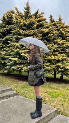 #rain #outfit #look #ootd #sunday #hunter #mango Rain Outfit, Duck Hunter, Mandarina Duck, Outfit Look, Tall Boots, Old Money, Cloth Bags, Mango, Fashion Inspo