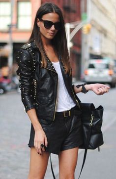 Stil Rock, Short Cuir, Converse Outfits, Scene Girl, Outfit Polyvore, Black Leather Shorts, Studded Leather Jacket, Walking Down The Street, Rocker Girl