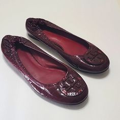 In Great Pre-Owned Well Cared For No Holes Please See Pictures For Condition Women's Size 8 Tory Burch Reva Slip-On Ballet Flats In Georgeous, Deep, Rich Burgundy Red Crocodile Embossed Leather. -Easy Slip-On Style -Elasticized At Heel -Round Toe, Closed Toe -Signature Logo Medallion In Croc Embossed At Toe Rich Burgundy, Womens Ballet Flats, Ballet Flat, Tory Burch Shoes, Signature Logo, Burgundy Red, Womens Flats, Embossed Leather, Flat Shoes Women