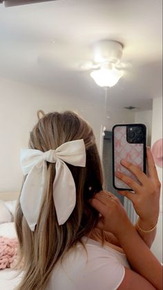 Cute Hairstyles Curled, Volleyball Hair Bows, Hair Stules, Basic Hairstyles, Preppy Hairstyles, Cute Hairstyles For School, Bow Hairstyle, Dye My Hair, Volleyball Hairstyles