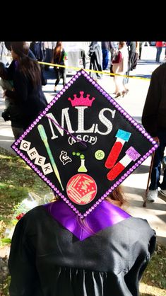 a person wearing a graduation cap with the words mss on it's back