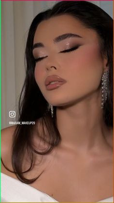 Makeup Looks For 18th Birthday, Light Fancy Makeup, Neutral Makeup With Glitter, Makeup To Wear With White Dress, Princess Glam Makeup, Bridal Makeup For Tan Skin, Quince Lip Makeup, Makeup For All White Outfit, Graduation Makeup Ideas Soft Glam