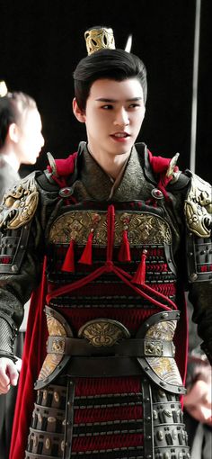 Chinese Warrior Outfit, Male Hanfu, Knight Outfit, Historical Outfits, Traditional Chinese Hanfu, Chinese Armor, Warrior Costume, Chinese Warrior, A Knight's Tale