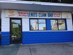 a blue and white building with a sign that says leno's clam bar