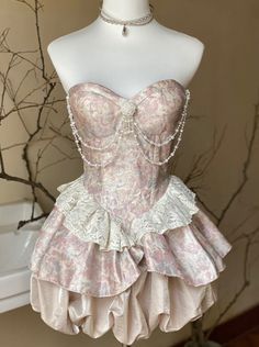 ❤Sweet Jacquard Girly Dress❤︎
⚠Please allow 1 week for this item to be shipped. Pink And Gold Dress, Mini Tube Dress, Birthday Fashion, Lace Ball Gowns, Marine Uniform, Girly Dresses, Homecoming Dresses Short, Short Mini Dress, Pink Mini Dresses