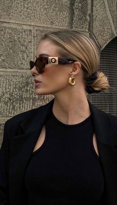 Versace Sunglasses Women, Jewellery Aesthetic, Versace Eyewear, Instagram Giveaway, Cozy Season, Versace Sunglasses, Old Money Style, Looks Street Style, Shooting Photo