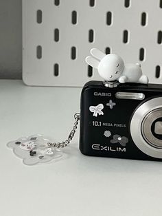 a camera key chain with an animal on it