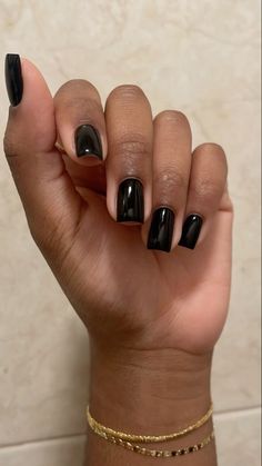 #nail #nails #nailart #naildesign #pinterest Black Short Acrylic Nails, Casual Nails, Black Nail, Square Acrylic Nails, Girls Nails